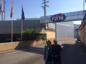 2015-06-12- Lucy (responsable Golosinas Fini China) y Carlos (gerente) visitan instalaciones Fini