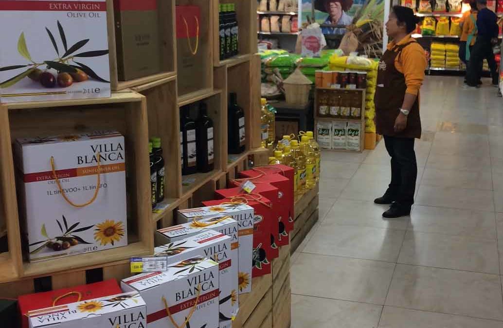 Promoción de Aceite Villablanca en conocido supermercado de Shenzhen